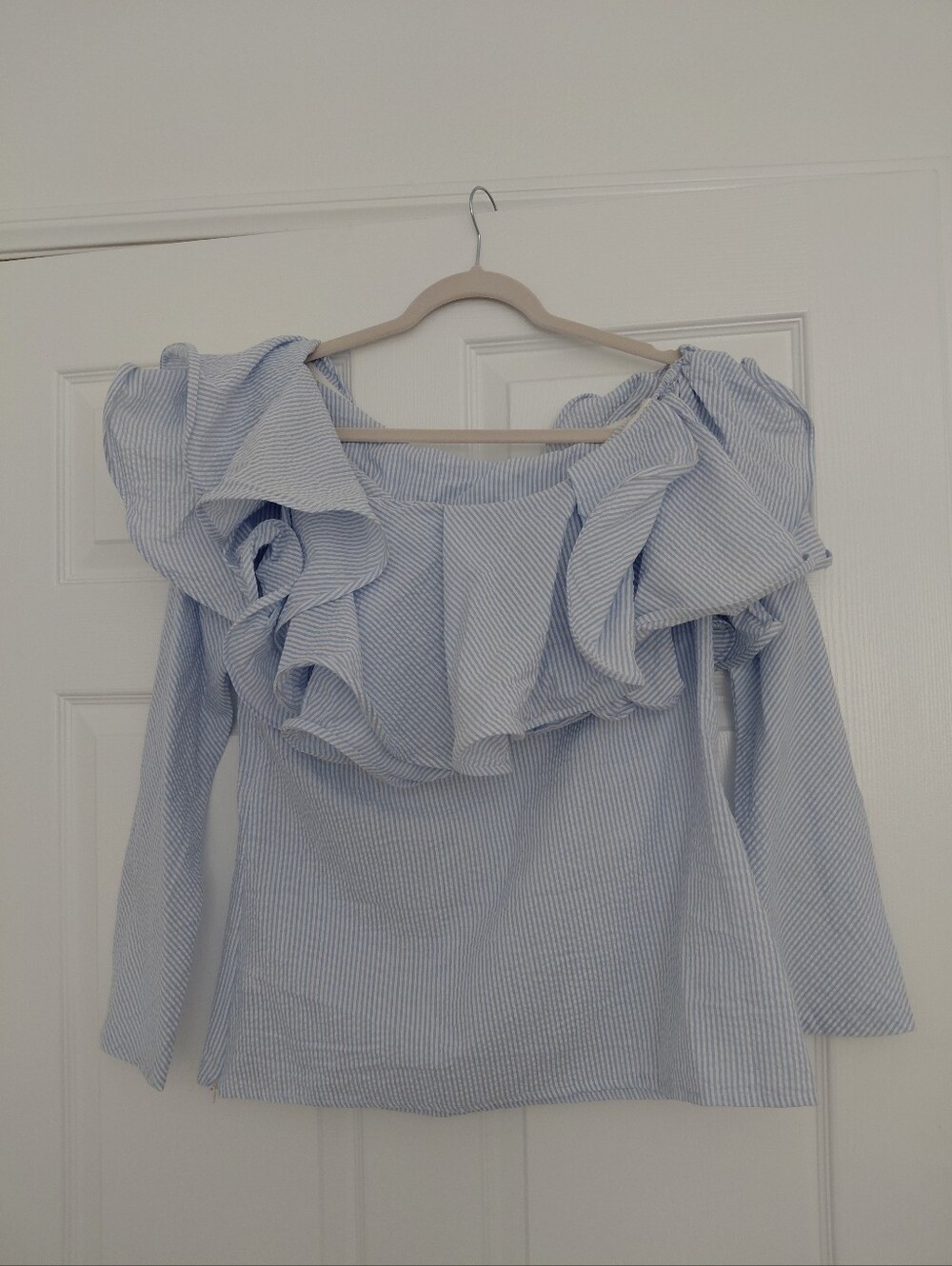 Light Blue Ruffle One-Shoulder Top. - Picture 3 of 4
